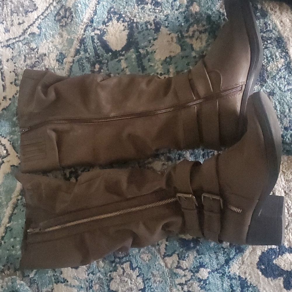 Cute brown boots
